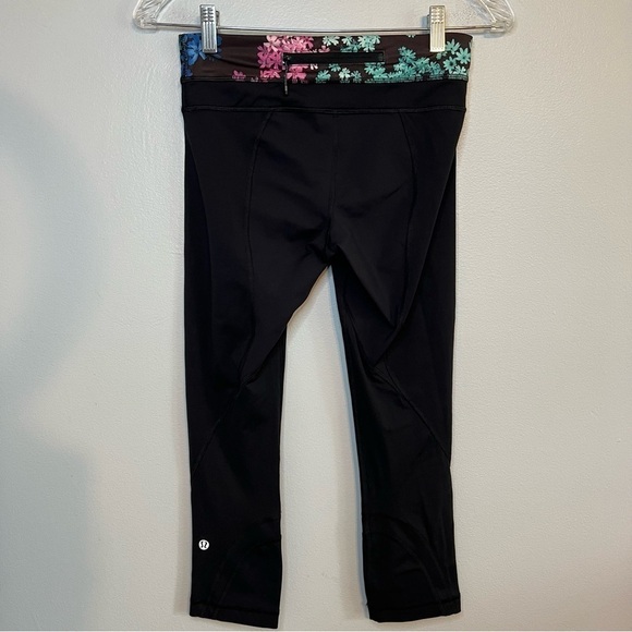 Lululemon Pants Black Cropped Leggings Floral Waist Band Yoga Running Logo Sz 4 - Picture 1 of 10